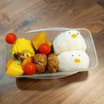 最近の旦那さんへのお弁当箱はこれ😁🎵 「プレミアムプレートランチボックス」🍙 汚れが落ちやすくて、蓋が盛り上がっているので、こんな風におにぎりが出ていても潰れません💮キャラ弁などをつくるとき、…のInstagram画像