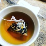 ほんのり一杯。ほうじ茶だけどカモミール☕︎ ♪#シーピース #monipla #sheepeace_fanのInstagram画像