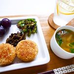 ☆☆お昼ごはん焼きおにぎり…また作ってしまった 笑鶏ムネの茹で汁でスープ美味しい☺︎レモンの日を意識してレモン水〜☆#昼食 #お昼ごはん #ランチ #おうちカフェ #ア…のInstagram画像