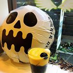 原宿にあるfabius cafeに行ってきました。今日10/6からハロウィンメニュー🎃・fabiusさんと言えば、すっきりフルーツ青汁やレッドスムージーなどなので、cafeメニューもてっきり商品を…のInstagram画像