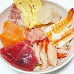 先日の、五島産鯛の出汁入りレトルトカレーでアレンジレシピ🎶なんにでもあうカレーはカレーソースとして使って色んなアレンジが楽しめます(∩´∀`∩)💕 ❤カレー飯の海鮮丼❤まず、なんに…のInstagram画像