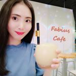 @fabius.jp さんのカフェでスムージー💓10月中はお店の中がハロウィン🎃💛.✨FABIUSイエロー💛✨を注文🍹.マンゴー、パイナップル、バナナ、リンゴ、オレンジ、グレー…のInstagram画像