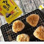 アサムラサキさまのかき醤油で焼おにぎりを食べよう！に参加させていただきました♡炉端大将で焼おにぎりしました♡ご飯をあったかいご飯でしたら、ちょっと崩れた、冷やご飯は崩れないので…のInstagram画像