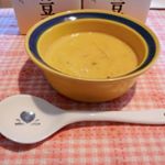 みそと豆乳のマルサンです。のフレーズでお馴染みらマルサンの厳選国産大豆100％豆乳を使用した無調整豆乳を使って、豆乳とかぼちゃのポタージュとかぼちゃプリンを作ってみました😋💕※ハロウィンに因ん…のInstagram画像