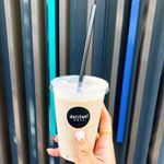 朝から、出来立てのヘルシースムージーを飲めて幸せぇ〜(^^)💗私は、ココアバナナのスムージーにしたよ！💓✨味は美味しいけど、栄養バッチリの優れもの！✨新日本橋駅の近くにあるよ！！✨東京までお立ち寄…のInstagram画像