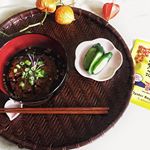 今日は曇り空で肌寒い☁︎お昼ごはんは、かき醤油で焼いた、焼きおにぎり茶漬け🍙 お醤油のお出汁がきいて、こんがり焼くと香ばし〜...#おうちごはん #お昼ごはん #ランチタイム …のInstagram画像