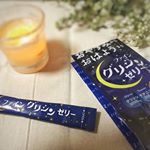仕事がひと段落したら、夜中に目が覚めたり悪夢を見たり、身体が痛くて目が覚めたりと、なかなかぐっすり眠れてない感じがしたのでグリシンゼリーというのを試してみました🌟 グレープフルーツの味で冷蔵庫に冷…のInstagram画像