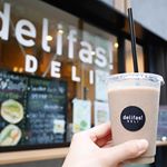 「おいしく食べるファスティング」を提供するデリファスがプロデュースするファストフード店delifas!DELI（デリファスデリ）と、敏感肌用スキンケア化粧品のTreat Treat（トリートトリート）…のInstagram画像