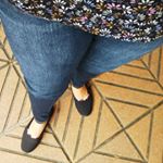スキンケアでもおなじみの保湿性の高いシアバター加工の お肌に優しい「Cosmetic Jeans」  肌に優しいシアバターシリコン加工なのでデニムのザラザラした感じなくなめらかな履き心地。絶妙な圧着感…のInstagram画像
