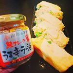 今日の#晩ごはん 🌃🍴鮭フレークうま辛ラー油仕立てで#アレンジレシピ ❣️○ネギと鮭フレークで卵焼き○鮭フレークでじゃがバター○ピリ辛おつまみパスタどんだけ鮭好きよ～笑笑自…のInstagram画像