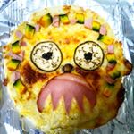 Happyalloween☆マルハニチロのピザをハロウィン風にアレンジしたよ〜焼いたら海苔が縮んじゃったΣ(・∀・；)ほとんど子どもが食べました(¯―¯٥)#ハロウィン #ピザ #レイショク …のInstagram画像