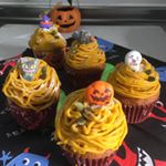 今年のハロウィンスイーツ🎃かぼちゃのマフィン&ケーキアートキャンディさんのケーキオーナメントで決まり(^_^)#アートキャンディ #ケーキオーナメント#ハロウィンケーキ#monip…のInstagram画像