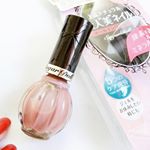 エリザベスのシュガードール　オールインワンネイルN 💅ハンドはジェルがほとんどですが、フットはポリッシュ派なの実は色々なポリッシュを所有しています。.色は04 大人ピンクベージュベージ…のInstagram画像