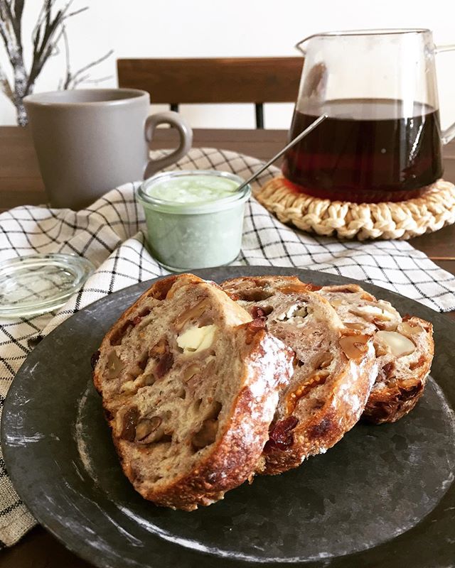 口コミ投稿：ママ友ちゃんから貰った手作りパン🥖本格的すぎるーー！ナッツの香ばしさと大好きなク…