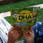 子供向けサプリメント【キッズハグ DHA】 （1袋60g：約20日分・1日3粒目安）青魚の成分である「DHA」をお菓子感覚で摂ることが出来るチュアブルタイプ。1日当たりDHAを50mg配合…のInstagram画像