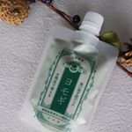 和肌美泉 洗い流す泥パック ヨモギ使用中です✨植物成分とミネラルを含む二種類のクレイ(泥)配合。天然ヨモギ葉エキス(保湿、整肌成分)で肌荒れやニキビを防いでハリのあるスベスベ肌へ❤️ お風…のInstagram画像