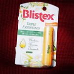 Blistex　トリプルエッセンシャルズ♡3種のエッセンシャルオイルを配合した、アロマ志向のリップクリーム★オイル配合でしっとり潤ってツヤっとするのに、ベタつかないので使い心地がとって…のInstagram画像