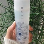🌿肌しるべ🌿✨和風な名前かわいいな〜😊🍡使い始めて1週間くらいから、カサカサだった部分もしっとりに☺️💕季節の変わり目に必ずと言っていいほど調子が悪くなっちゃうんだけど、今回は肌しるべに助けてもら…のInstagram画像