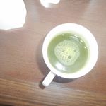 takashi_3093グリーンティーが出来上がりました。全然苦くありません。実は結構あまいので飲みやすいです。#PR #玉露園 #玉露園 #濃いグリーンティー #グリーンティー #抹茶 #…のInstagram画像