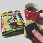 『濃いグリーンティー』を飲んでみました(^^)🎵..国内産宇治抹茶を原料の20％配合しているグリーンティー✨国内産の砂糖使用ですが、宇治抹茶を濃くしてある分、甘みも抑えられているのでヘルシー✨…のInstagram画像