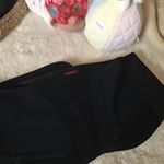 娘さん生まれてからから腰が痛くって_(:3」∠)_サポーターって初めてするけど、めっちゃしっかりしてるし幅広くてカバー範囲広いから変な方向に腰ならへんし良い感じ！お腹のポッコリもこれで締め付け…のInstagram画像
