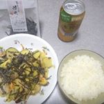 今日は「ひとふり汐吹き」を使って料理してみました。味の確認をした上で、甘味のある料理に加えると美味しさが引き立ちそうに思え、ごまの甘さを活かした炒め物を作ってみました。使用材料・ひ…のInstagram画像