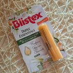 ドラッグストアやバラエティショップなどでもよくみかける💫アメリカのメーカーBlistex(ブリステックス)のアロマリップクリームおすすめです💝マンダリン、パルマローザ、カモミールの3種類のエ…のInstagram画像