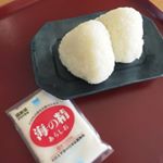 今でも昔ながらの手間暇かけた伝統的な製法で作られている国産天日塩、海の清を家で使っています‼人工塩とは違い、ナトリウムだけでなく、ミネラル分が豊富に含まれているらしいです☝💕骨や歯を丈夫にしたり、…のInstagram画像