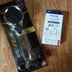 シャワー取りかえてみました🎶工具不要で取付簡単なので私にもできちゃいました。節水低水圧タイプで、手元でONとOFFで切り替えられるのもうれしいです。塩素除去カプセルをとりつけるとダメー…のInstagram画像