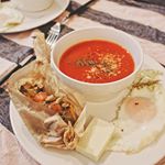 .PANTOのミネストローネ風ポタージュとミカヅキ堂のパンで朝ごパン🍞🍅ポタージュはたまねぎ、にんじん、セルリー、にんにくなど11種の野菜が入っている風味豊かなスープ。サワークリー…のInstagram画像