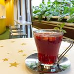 .FABIUS CAFEでホットドリンク。.クリスマス期間限定メニューのすっきりレッドスムージー.嬉しい苺の果肉入り♪.#FABIUSクリスマス#FABIUSカフェ#東…のInstagram画像