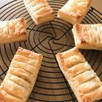 アップルパイを作りました！冷凍のパイシートに、自家製りんごジャムで、20分で出来ました😋簡単💕#明治 #冷食生活 #明治パイシート #monipla #meijireisyoku_fa…のInstagram画像