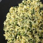 高菜チャーハン作ってみた！ごま油でしらすと高菜炒めてご飯入れて少しのお湯でといたまるごとキューブ出しいれて。まるごとキューブだし、溶いた瞬間からめっちゃだしのいい香り。お出汁の味があるから…のInstagram画像