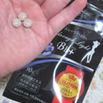 美研酵素株式会社さんの「シースルーライトBB＋」を試してみました♪粒が小さくブルーベリーのいい香りがして飲みやすいです。飲んでも噛んでもいいみたいなんですけど、私は水なしで噛んだ時に後味に…のInstagram画像