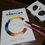 池袋コミュニティ・カレッジ✨のパンフレットです。西武池袋本店の別館８階と９階にあり、立地がよくて通いやすい❗なんと１２００講座もあり、料理やパソコン、外国語教室、スポーツやこども教室など、…のInstagram画像