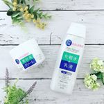 朝パパっとスキンケアをすませるのに最適。ピュアナチュラルのエッセンスローションとクリームです。エッセンスローションは化粧水と乳液が一つになっているのでラクチンです。少しですがSPF…のInstagram画像