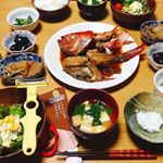 ．#今日のご飯 #和食ごはん #お家ご飯 #夕ご飯 #主人がさばいた #金目鯛 #なんとか形に #金目鯛の煮付け #大根煮 #花豆煮 #大根の葉のオイマヨ和え #ポテサラ #ののじ #ピーラー #…のInstagram画像
