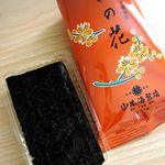 山本海苔のれんの味🌸梅の花🌸・上質の海苔は最高に美味しいです^ ^・普段食べているリーズナブルなものとは風味が違います😊・パリッとして、香ばしい💕・・#山本海苔…のInstagram画像