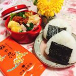 さ、寒い〜〜💦💦朝の冷え込みが厳しくなってきて、本格的な冬到来ですなぁ。風邪ひかないようにちゃんと食べてあったかくしていきましょ♪.週明けの #今日のお弁当 は、忙しい時にもささっと食…のInstagram画像