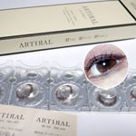ARTIRAL UV&moistを試してみました。落ち着いた色味で、ナチュラルなカラコン。うるツヤに見えるブラウンがかわいい💕瞳の色を活かせるように細かいドット、瞳に馴染むデザインです。着色部…のInstagram画像