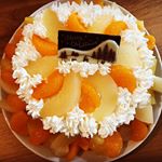#友達の家 で#クリスマス#クリスマスパーティー#クリパ#女子会#大学仲間#手作りケーキ#フルーツ #盛りすぎ 笑真ん中のチョコは#友達の子ども #チョイス#シ…のInstagram画像