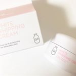 『G9 Wクリーム』..塗った瞬間白肌になれちゃうウユクリーム🌟.お出かけ前には瞬間白肌、おやすみ前には保湿ケアとしても使えます❣️.クリームはふわっふわのムースのようなク…のInstagram画像