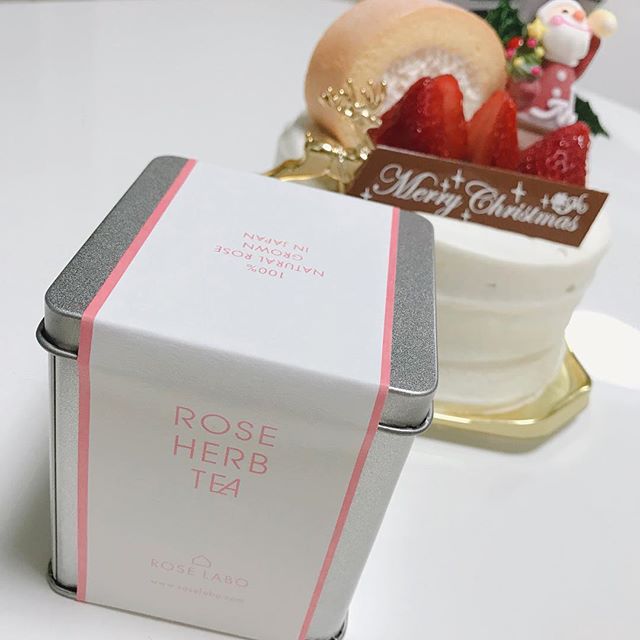 口コミ投稿：クリスマスケーキのお供に、ローズティーを頂きました🌹パックの中には薔薇が惜しげも…