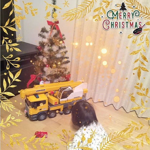 口コミ投稿：クリスマスプレゼント。最近、車のタイヤに夢中な息子。朝起きて、プレゼントのクレ…