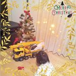 クリスマスプレゼント。最近、車のタイヤに夢中な息子。朝起きて、プレゼントのクレーン車を見つけて、夢中で見ていました。モニターでもらったものだけど、本当に喜んでくれました。2歳の息子…のInstagram画像