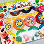 お米のねんど12色✨米粉と塩分と水でできている粘土。これならアレルギーの心配が少なくて安心。粘土12色、ねんどシート、ヘラがセットになって1,000円！！値段の安さにびっくり！脳の発達や…のInstagram画像