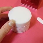 ｢ジェルクリーム プレミアム｣⠀使ってみました🙌❤⠀⠀ヘラですくって、⠀衛生的で嬉しい💛⠀⠀テクチャーは、もちもちしていて、⠀弾力もある感じ。⠀濃厚💛💛⠀お…のInstagram画像