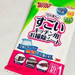 キッチン用お掃除シート✨軽く拭くだけで簡単に油汚れだけでなく、こびりつき汚れも落として除菌・消臭もできます。アルコール・パラベンが無添加のキッチン用ウェットシートです。立体ドットシ…のInstagram画像