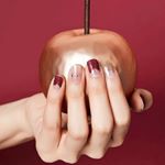 ネイルスネイル💅﻿﻿貼るジェルネイル﻿﻿☆シールなのに3D立体ジュエリー効果でネイルサロンのようなハイクオリティ﻿﻿☆爪に貼るだけ！簡単ぷっくりジェルネイル﻿﻿☆自然に…のInstagram画像