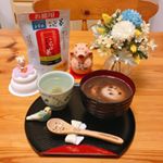 .今日は鏡開き。お汁粉と『お徳用こんぶ茶』、美味しい組み合わせ！😋👍.楽しいお正月の締めは『鏡開き』‼️粒あんでお汁粉を作りました。そして、『こんぶ茶』は、縁起の良く、食物繊維やカルシウムな…のInstagram画像